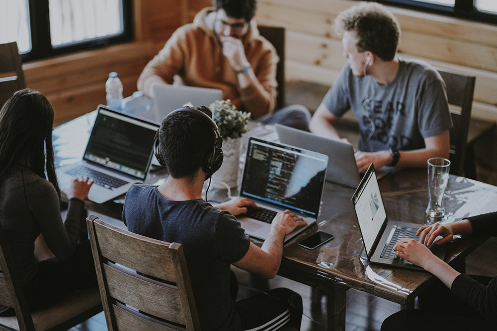 Equipo de personas trabajando.